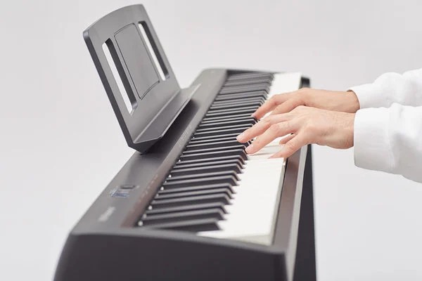 Roland FP-10: Poate fi câștigător în segmentul pianelor digitale de buget?