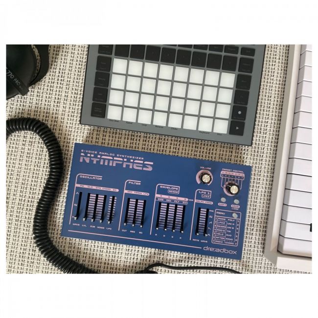 Dreadbox Nymphes 6 Voice Poly Synth - Sintetizator analogic cu 6 voci