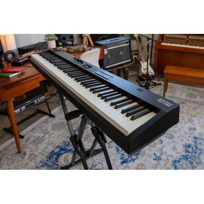 Roland RD-08 Digital Stage Piano - Pian digital, casti si husa de transport